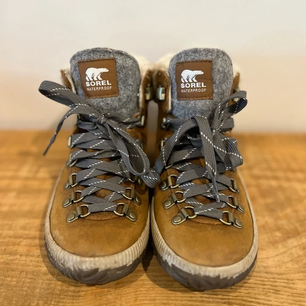 SOREL Womens out n about‎ conquest brown shearling lined booties size 6 EUC